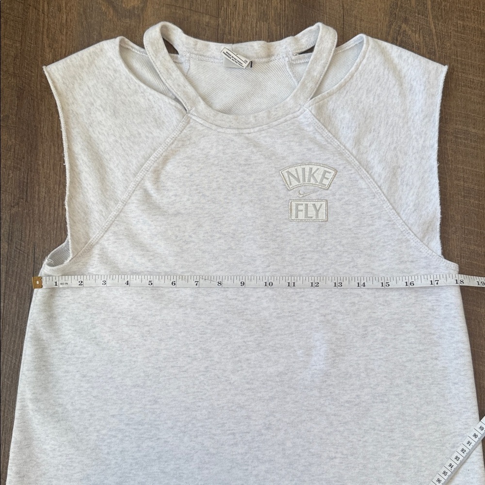 Nike Standard Issue Queen of Courts Fleece Basketball Gray Top Size Small - Picture 9 of 14